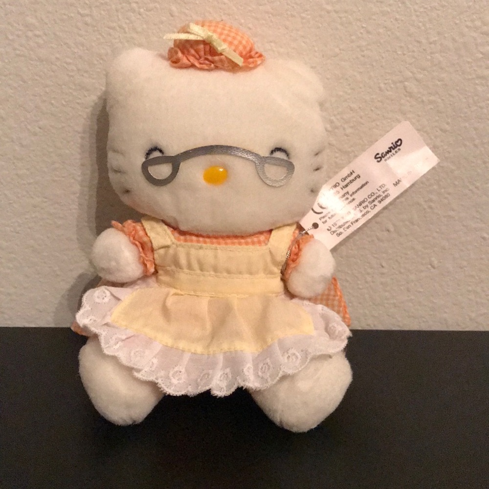 Sanrio Plush: Hello Kitty Grandma